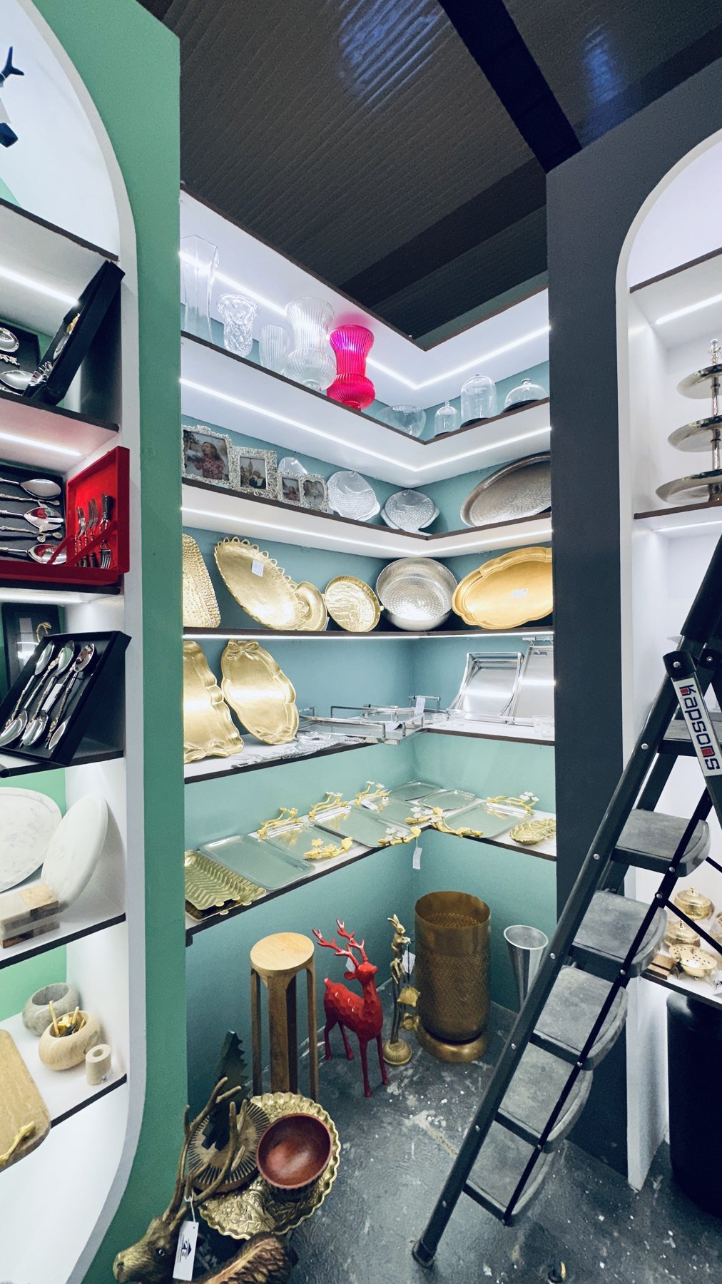 Decorative trays & serving displays — Zahid Exports exhibition display