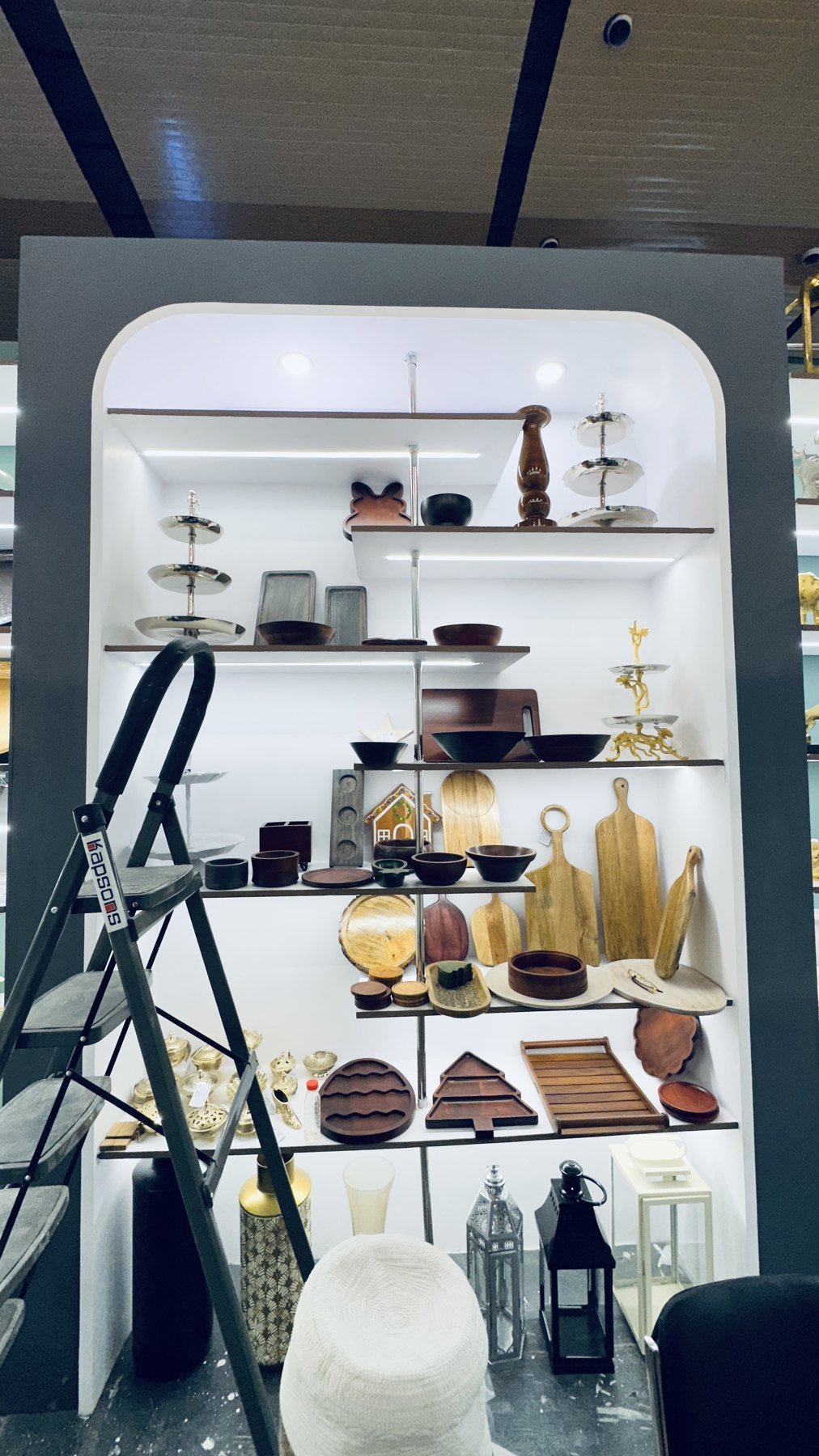 Wooden serveware & display pieces — Zahid Exports exhibition display